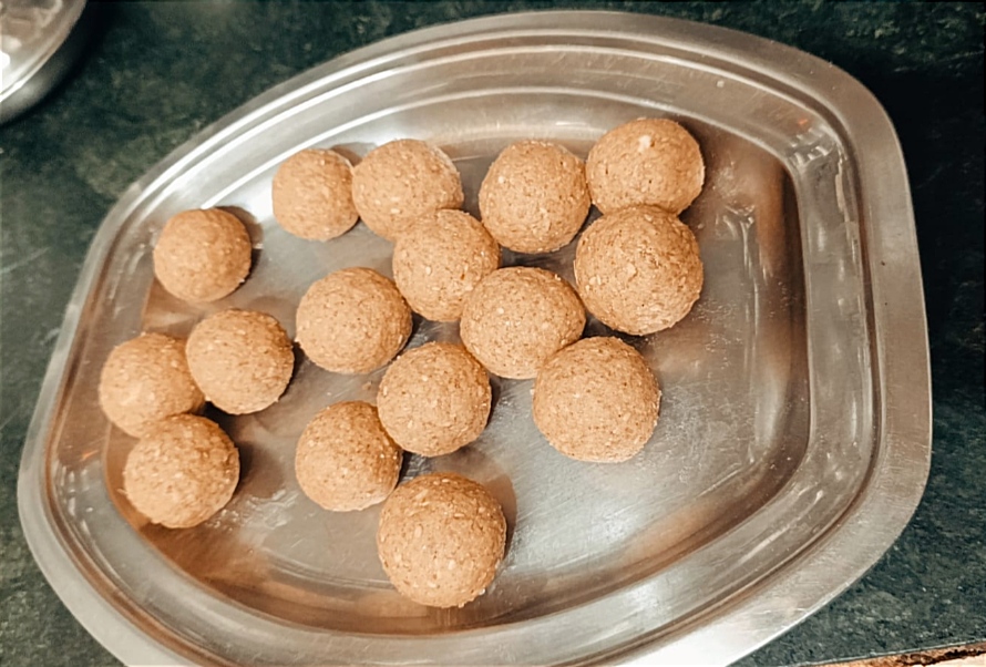 TASTY WHEAT LADDOOS RECIPE!
