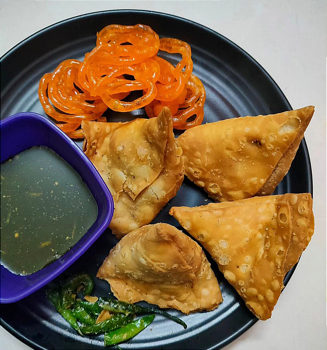 TASTY RECIPE OF INDIAN SNACK SAMOSA!