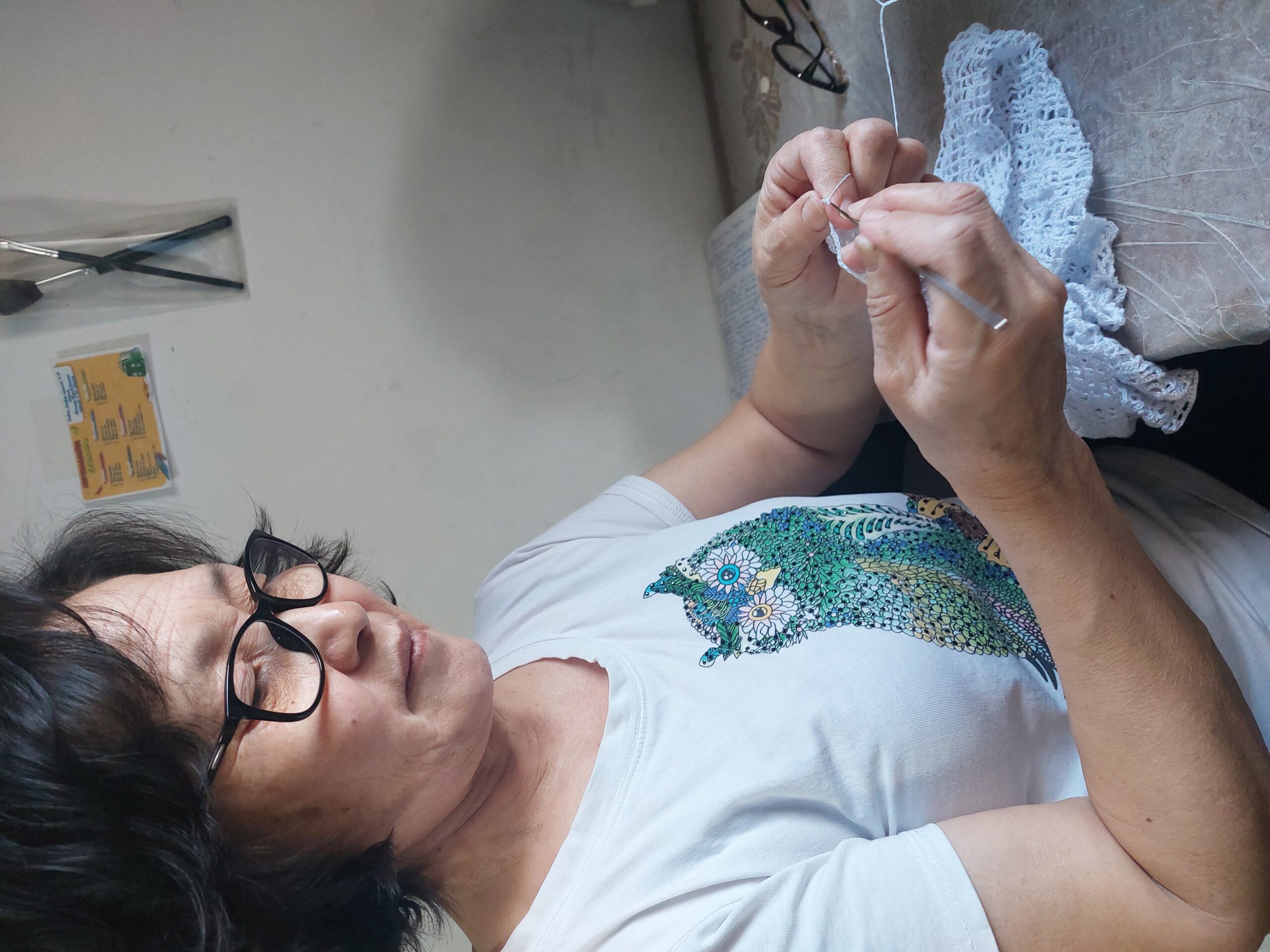 Би маш тэвчээртэйгээр анхаарлаа төвлөрүүлдэг.