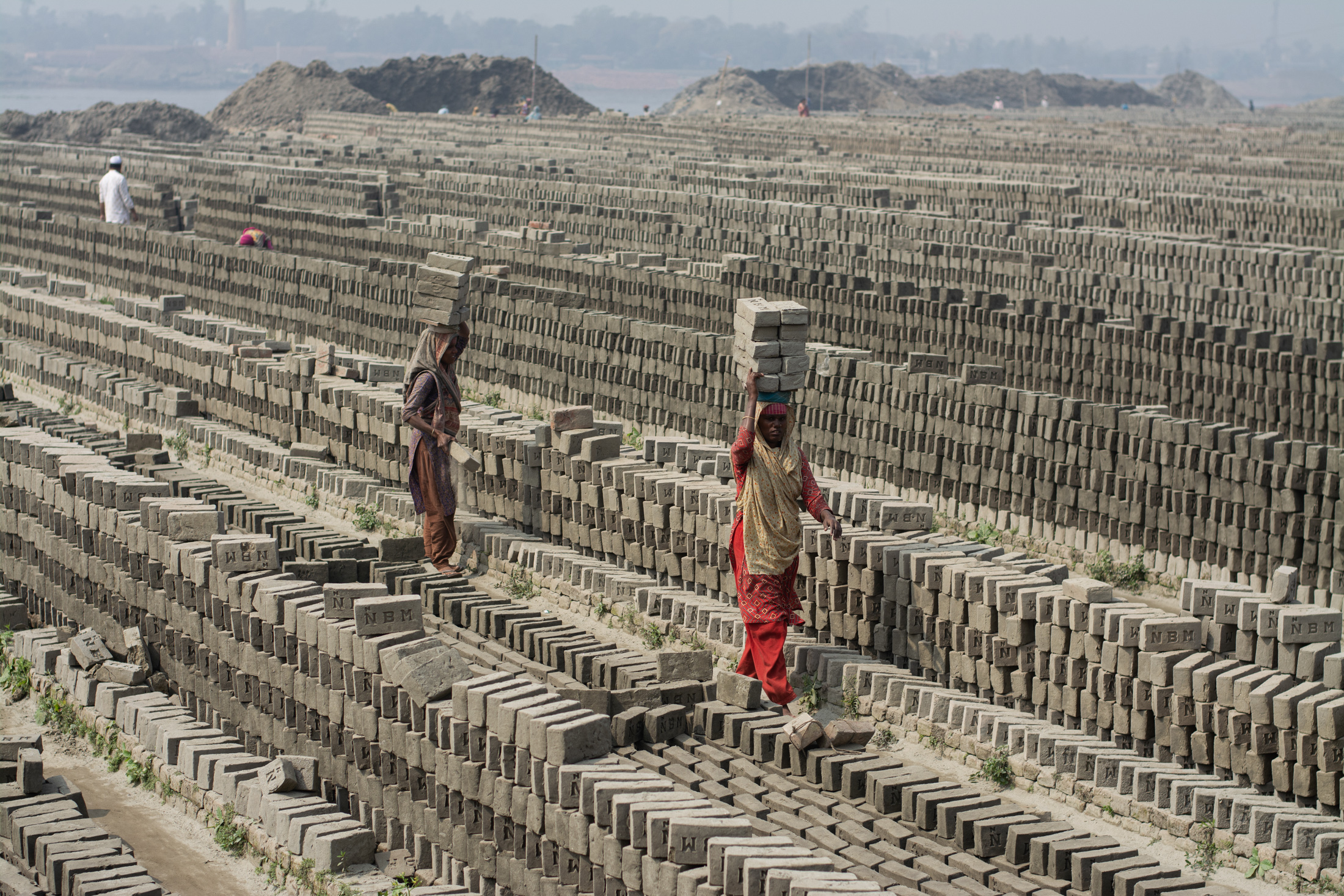 Silent Builders