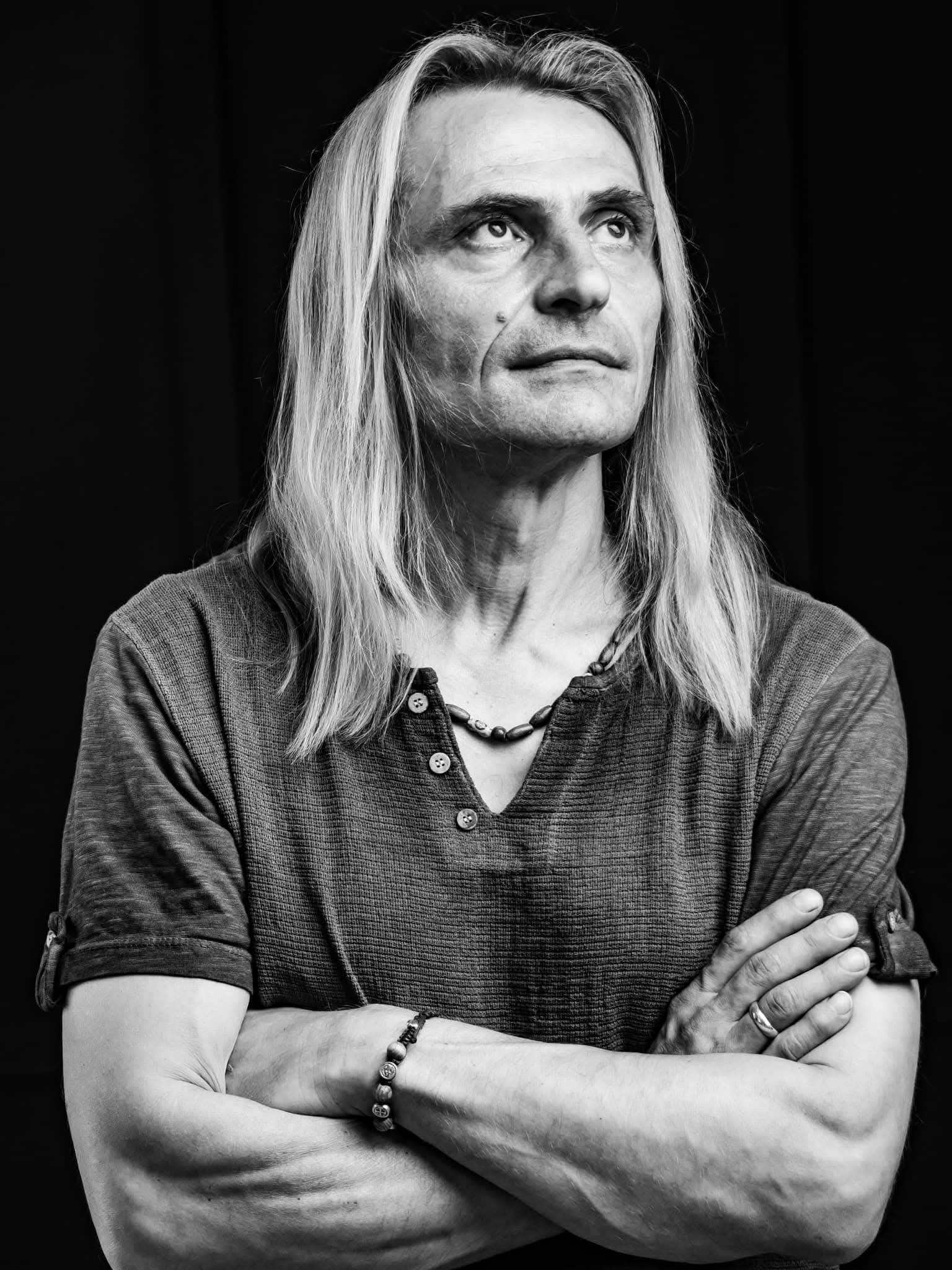 Oleksandr Melnyk: frontman of the band Inward Path. A f